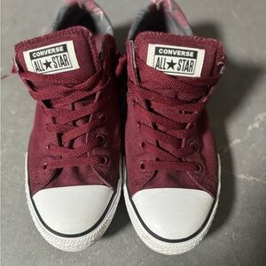 Converse All Stars Women’s size 8 Maroon